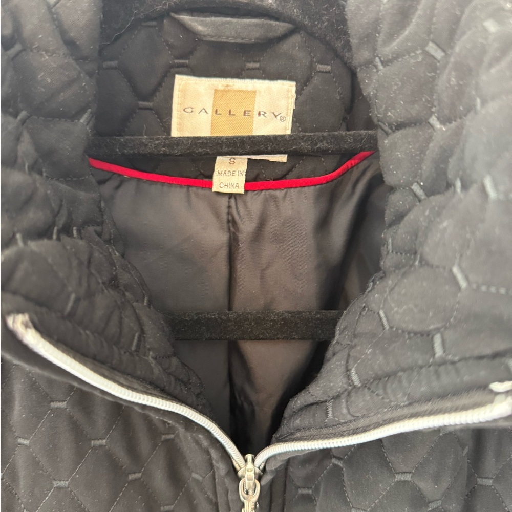 Gallery Women's Black Quilted Puffer Jacket - Picture 2 of 13